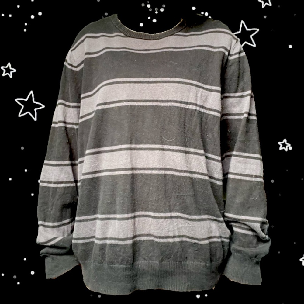 Striped sweater🖤🦨